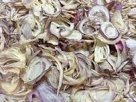DRIED SLIDED RED ONIONS